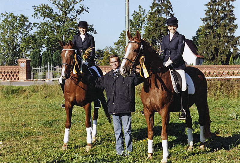 Friedrich Lücken, framed by Julia and Winning Point and Isabelle with her horse Gizmo (right).
